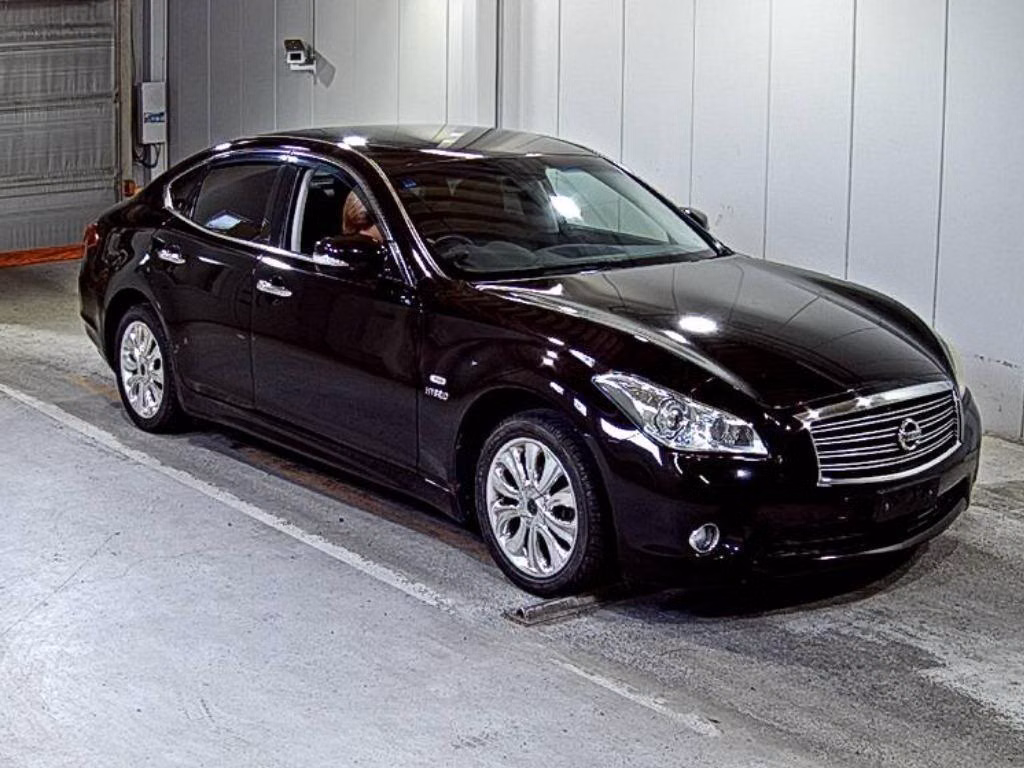 NISSAN FUGA