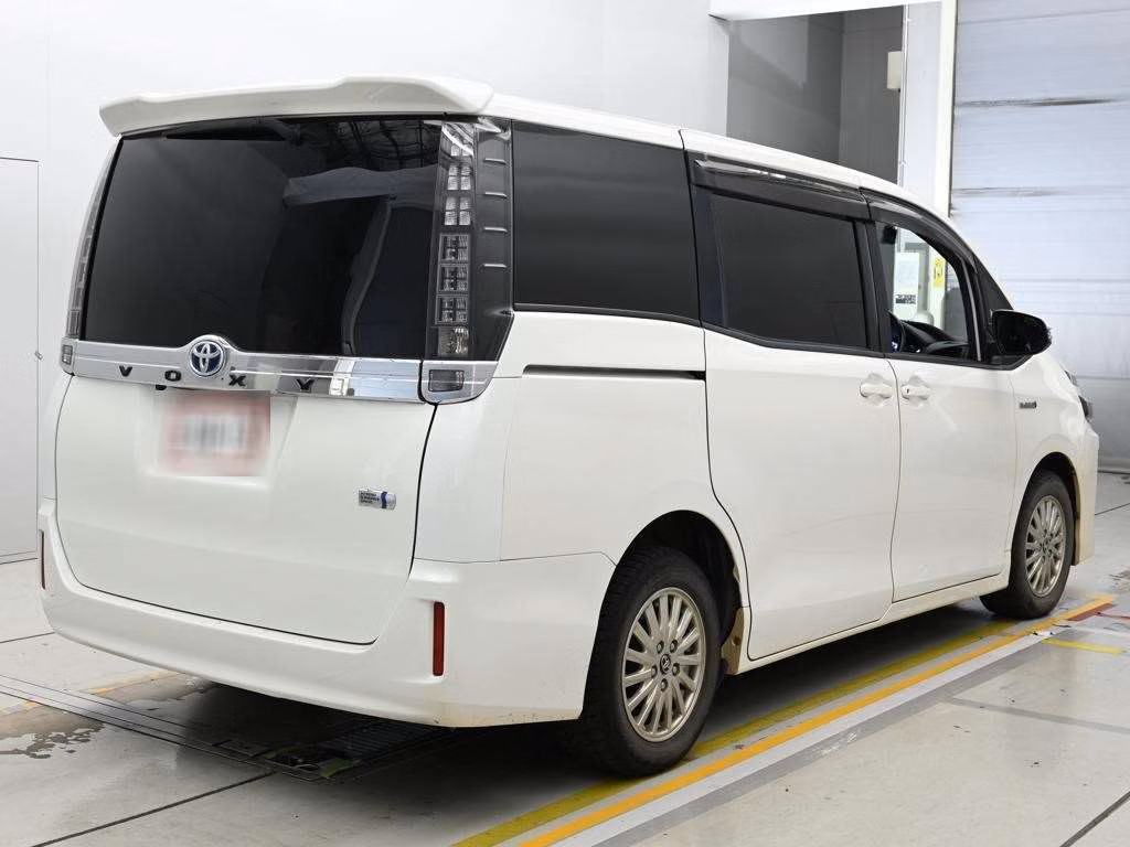 TOYOTA VOXY