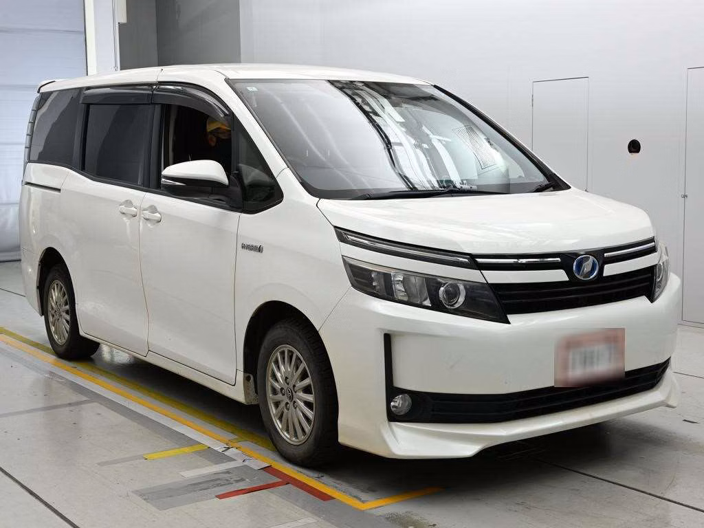 TOYOTA VOXY