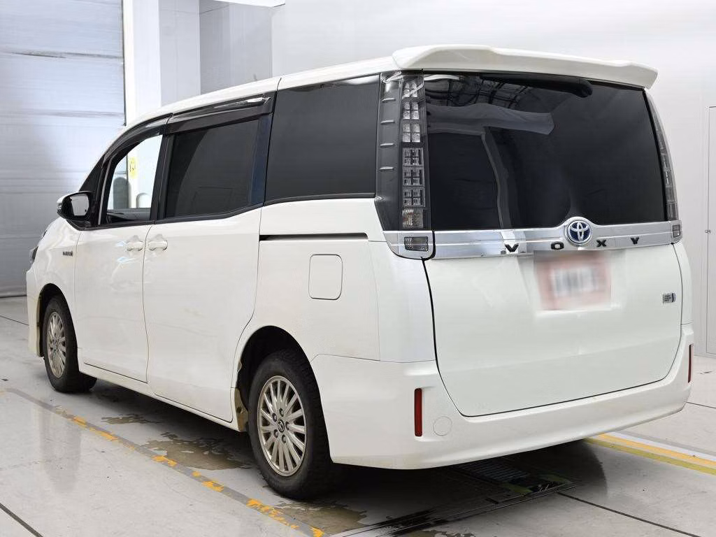 TOYOTA VOXY