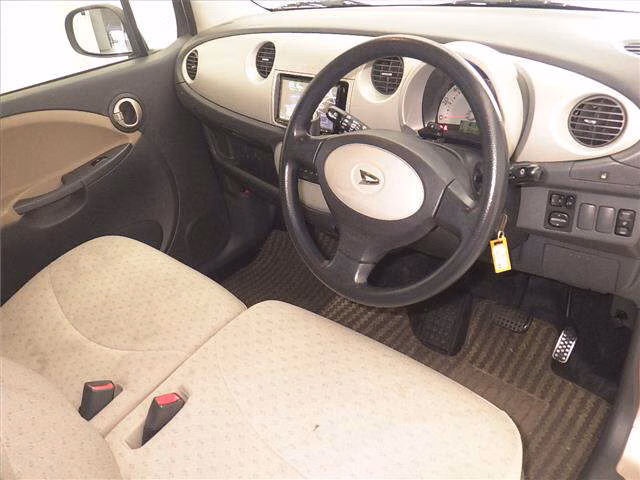 DAIHATSU MOVE LATTE
