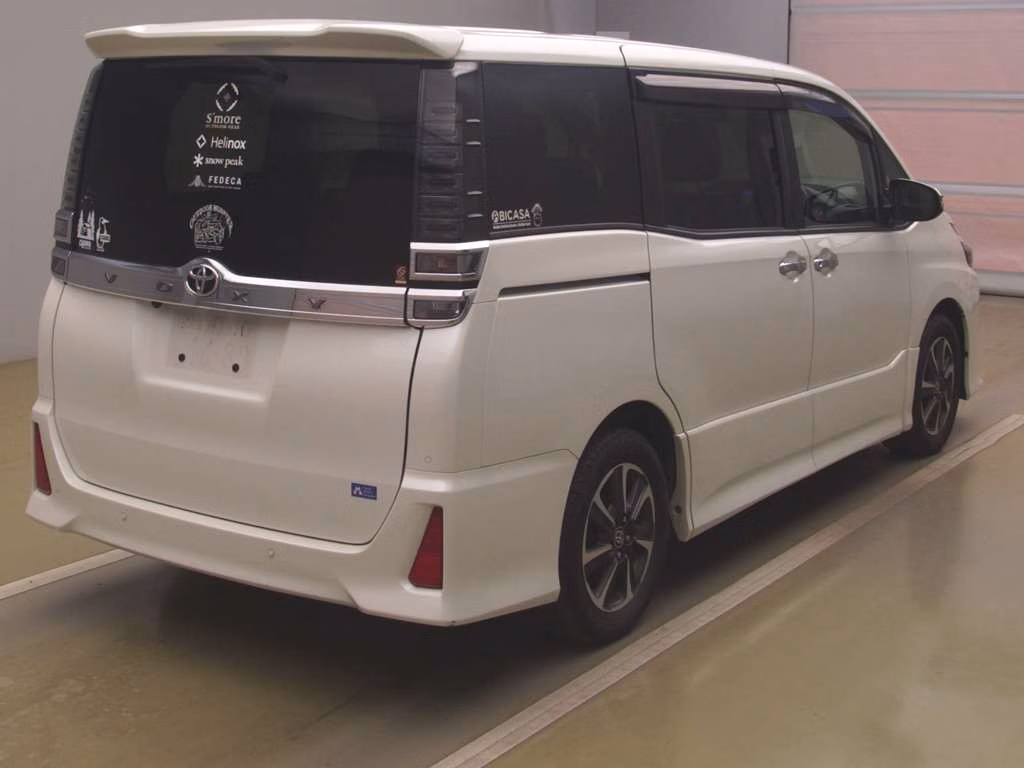 TOYOTA VOXY