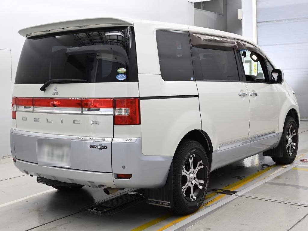 MITSUBISHI DELICA D:5