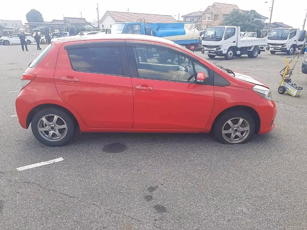 TOYOTA VITZ
