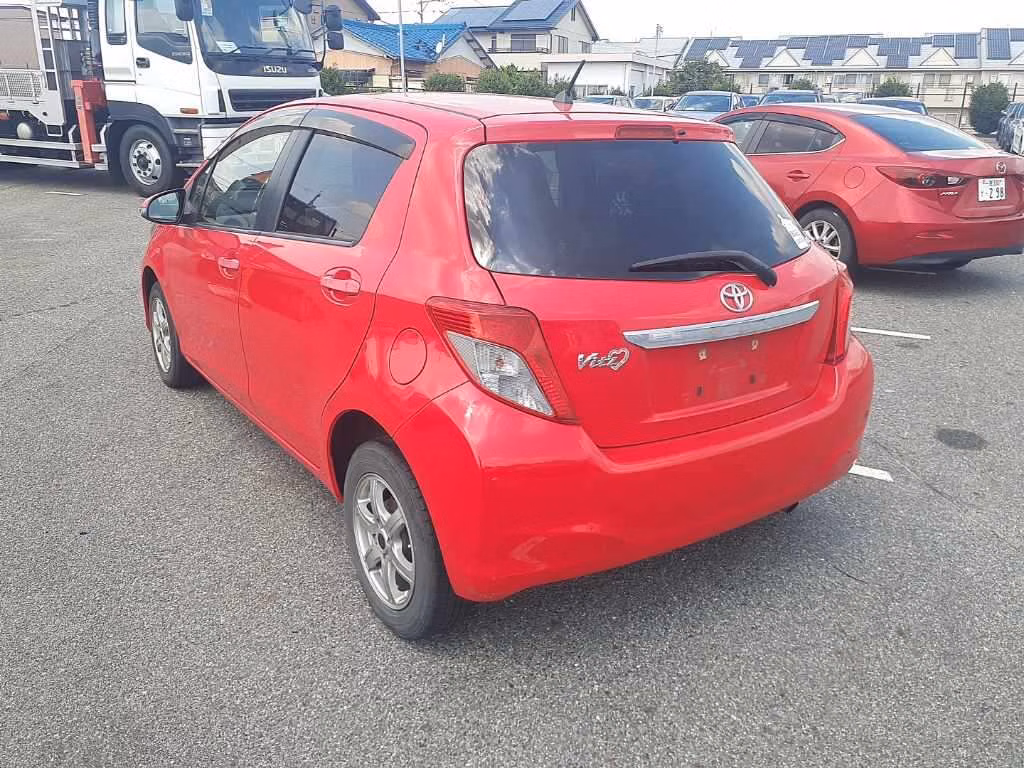 TOYOTA VITZ