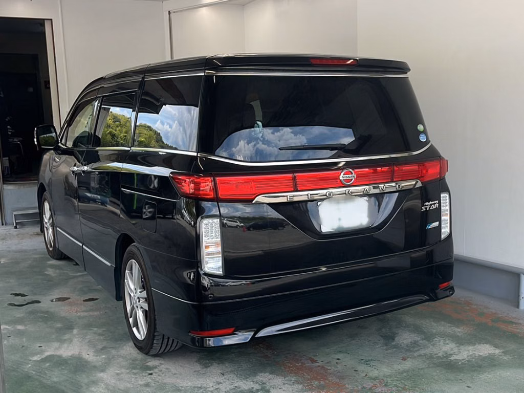 NISSAN ELGRAND