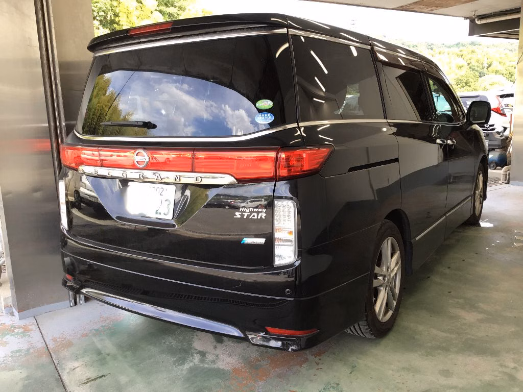 NISSAN ELGRAND