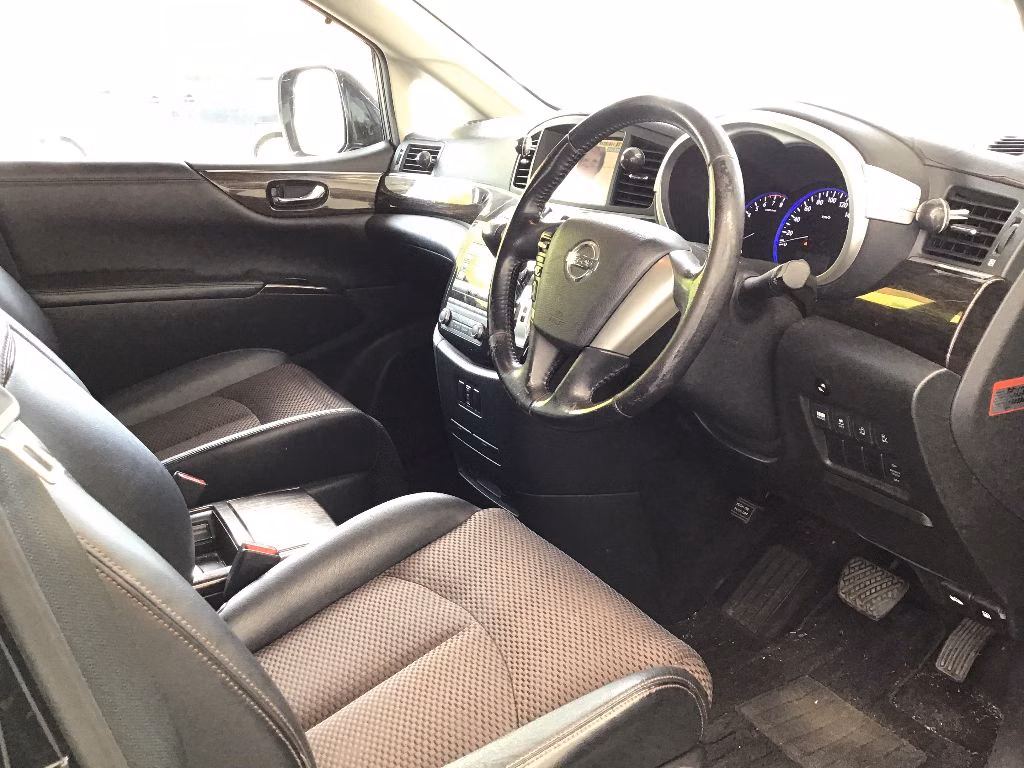 NISSAN ELGRAND