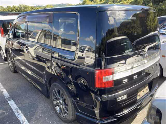 MITSUBISHI DELICA D:5