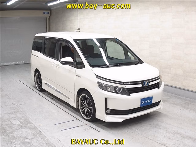 TOYOTA VOXY