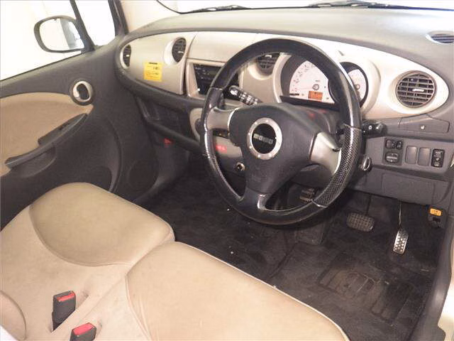 DAIHATSU MOVE LATTE