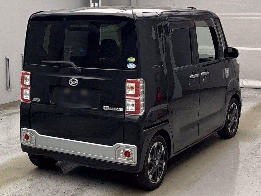DAIHATSU WAKE
