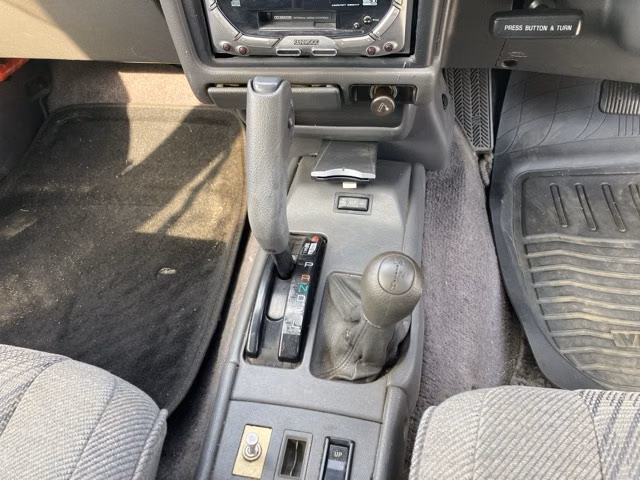 TOYOTA HILUX SURF