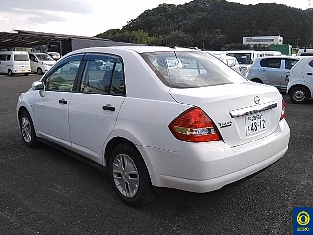 NISSAN TIIDA LATIO