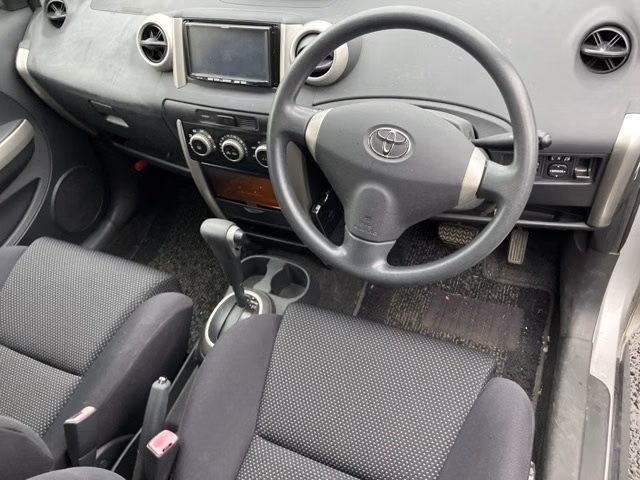 TOYOTA IST