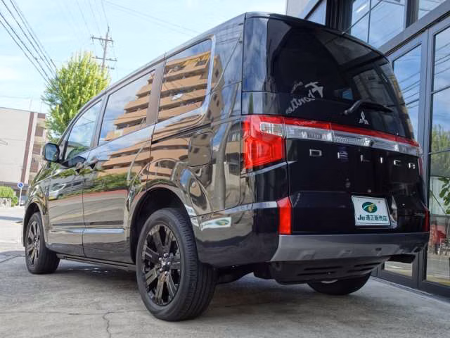 MITSUBISHI DELICA D:5