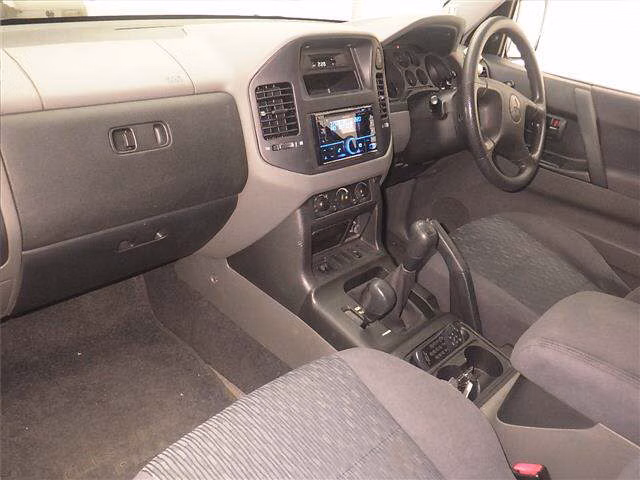MITSUBISHI PAJERO