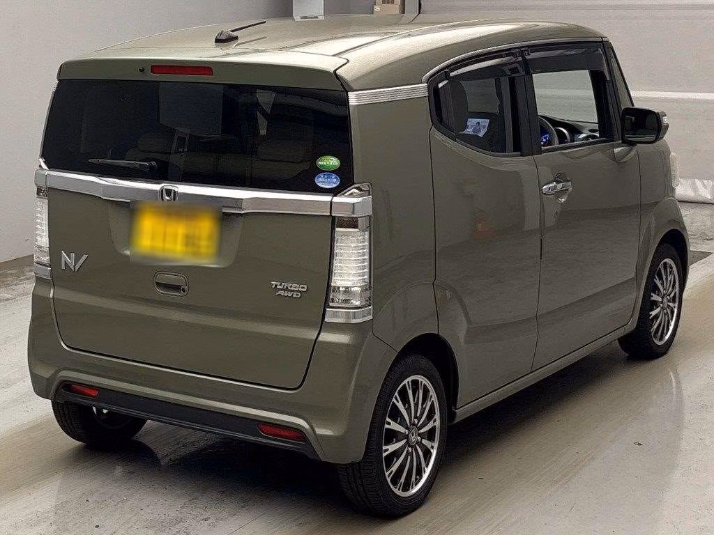 HONDA N-BOX SLASH
