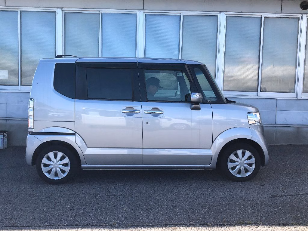 HONDA N-BOX