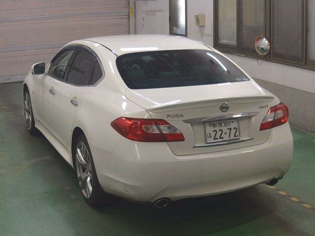 NISSAN FUGA
