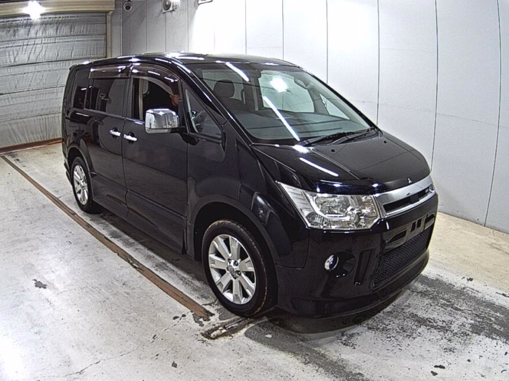 MITSUBISHI DELICA D:5