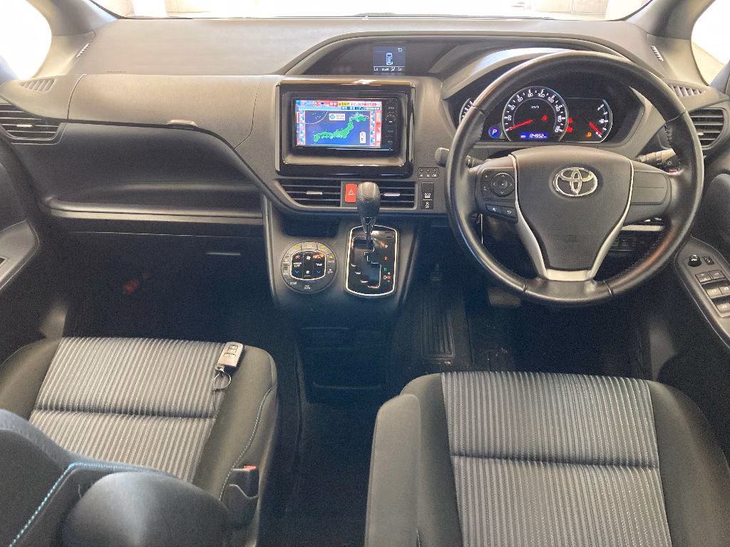 TOYOTA VOXY