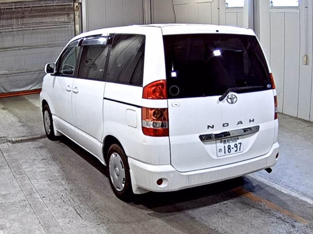 TOYOTA NOAH