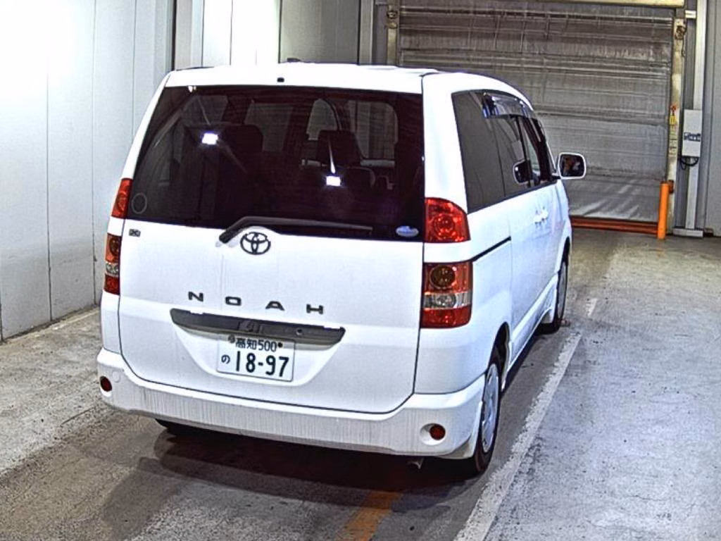 TOYOTA NOAH
