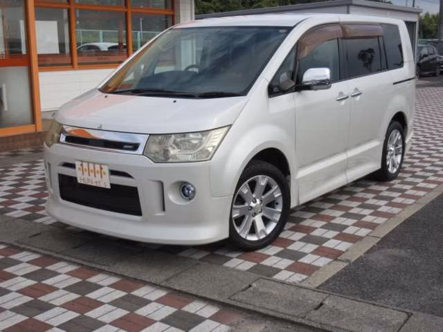 MITSUBISHI DELICA D:5