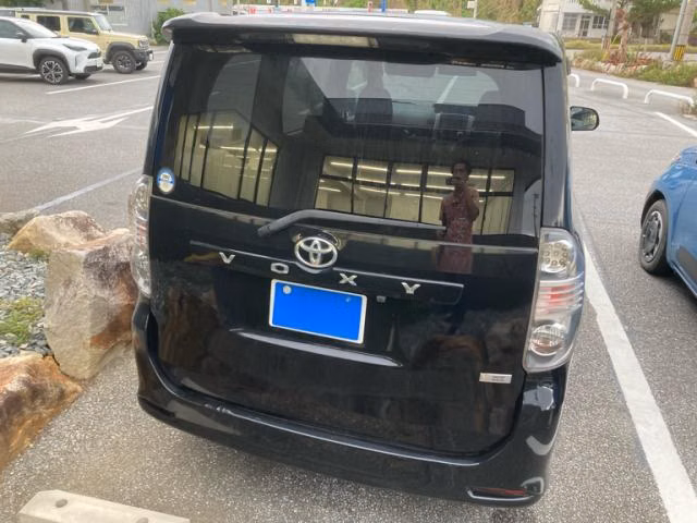 TOYOTA VOXY