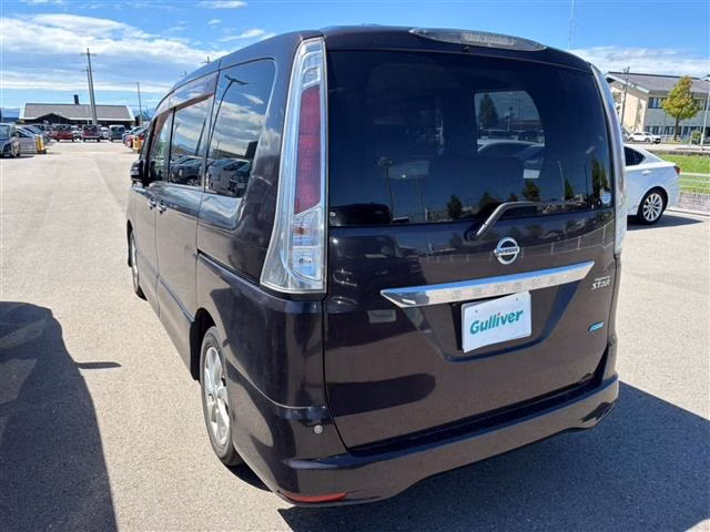 NISSAN SERENA