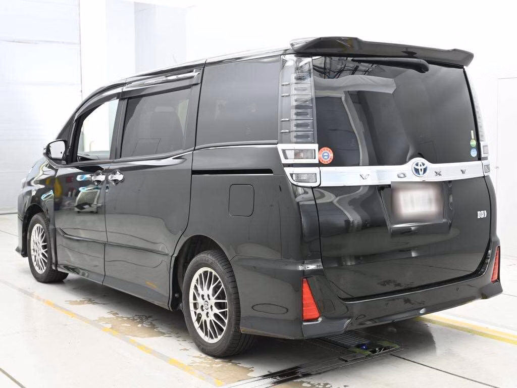 TOYOTA VOXY