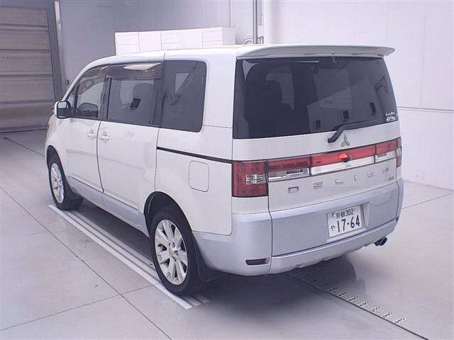 MITSUBISHI DELICA D:5