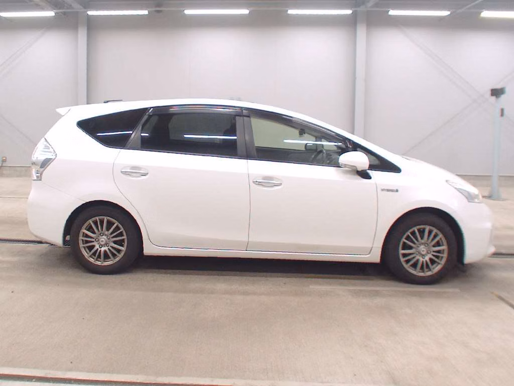 TOYOTA PRIUS ALPHA