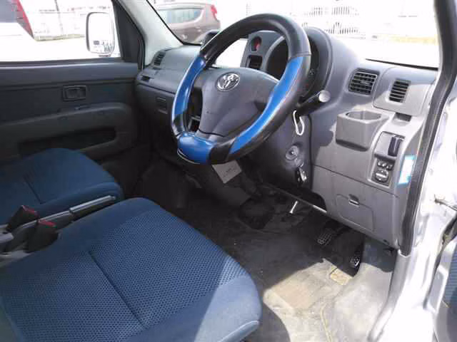 TOYOTA PIXIS VAN