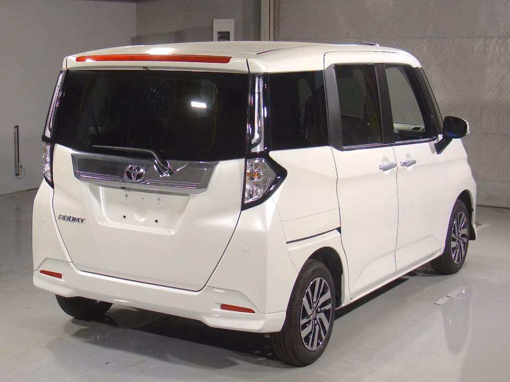 TOYOTA ROOMY