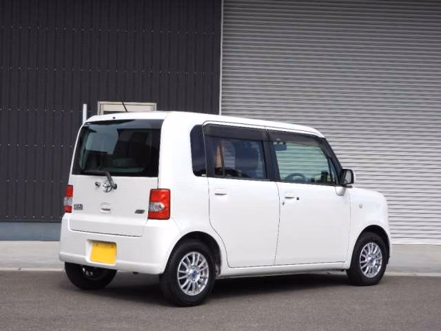 TOYOTA PIXIS SPACE