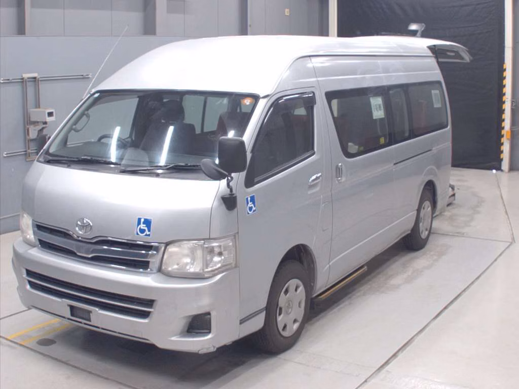 TOYOTA REGIUS ACE