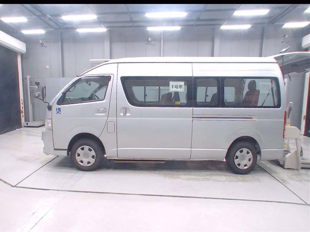 TOYOTA REGIUS ACE