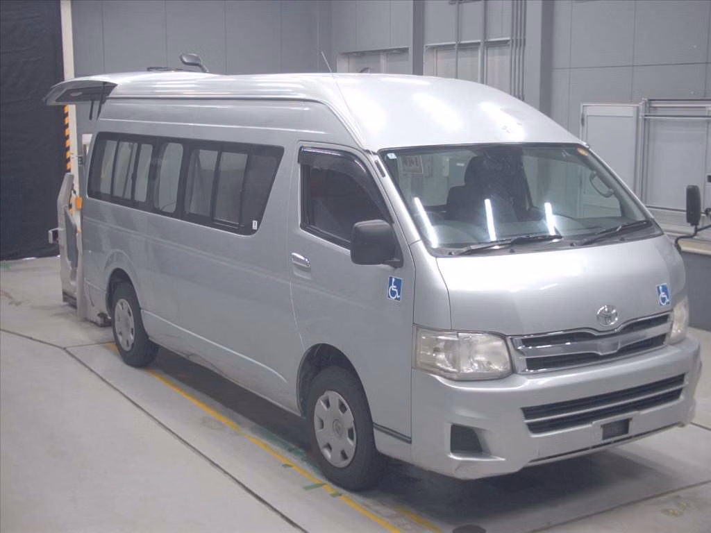 TOYOTA REGIUS ACE