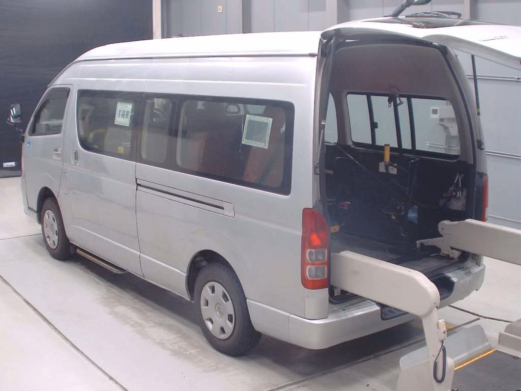 TOYOTA REGIUS ACE