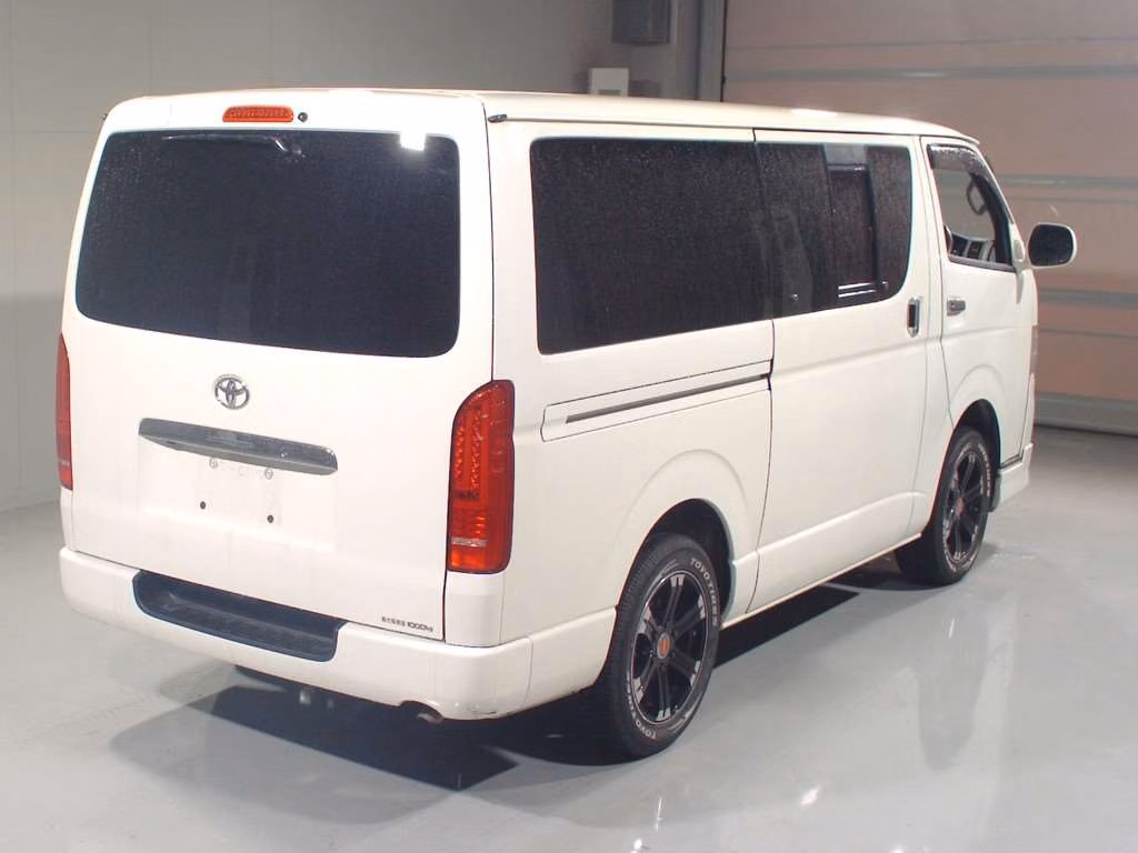 TOYOTA REGIUS ACE