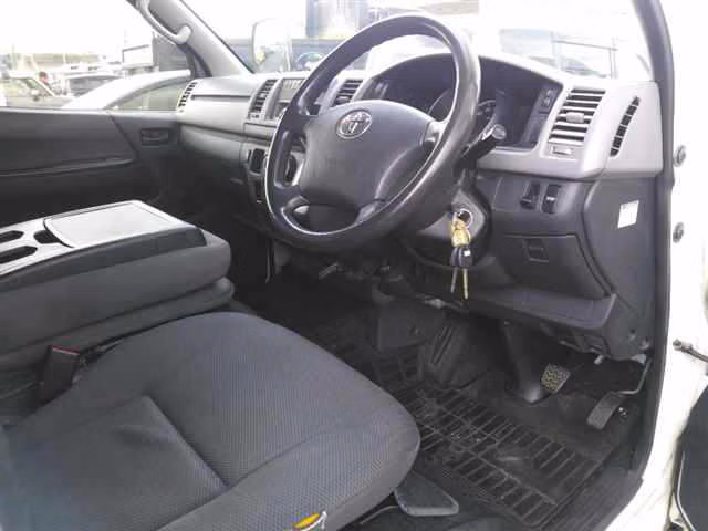 TOYOTA REGIUS ACE
