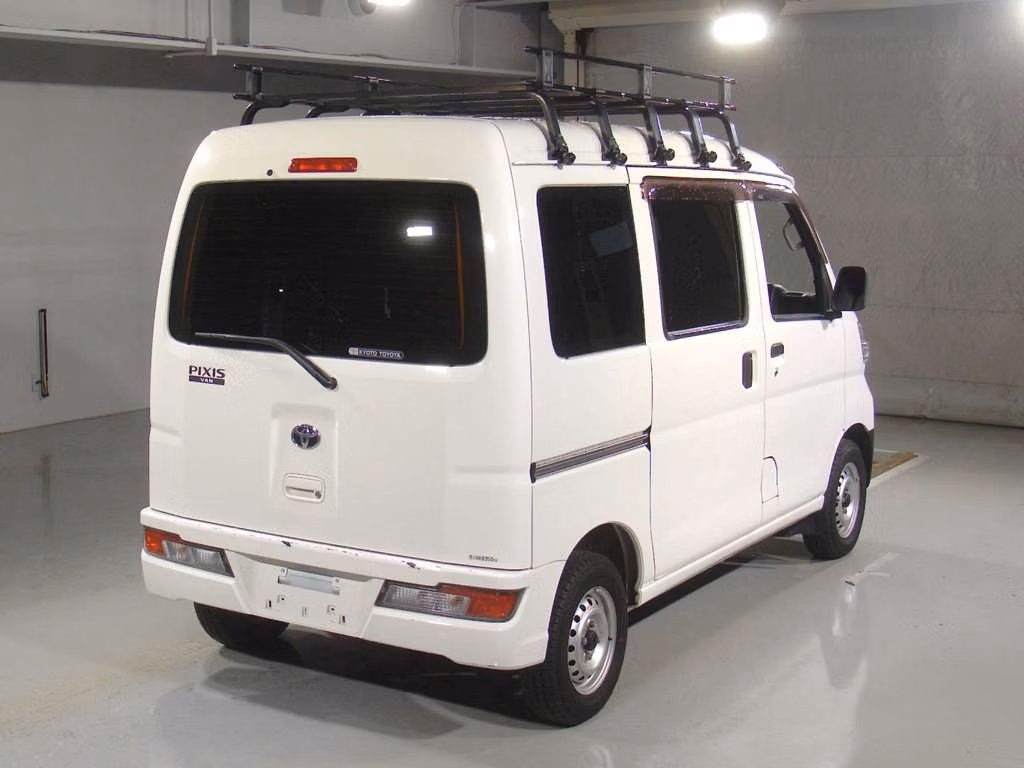 TOYOTA PIXIS VAN