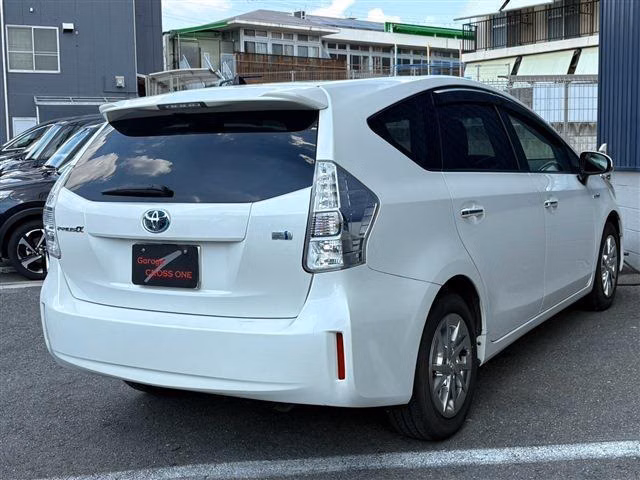 TOYOTA PRIUS ALPHA