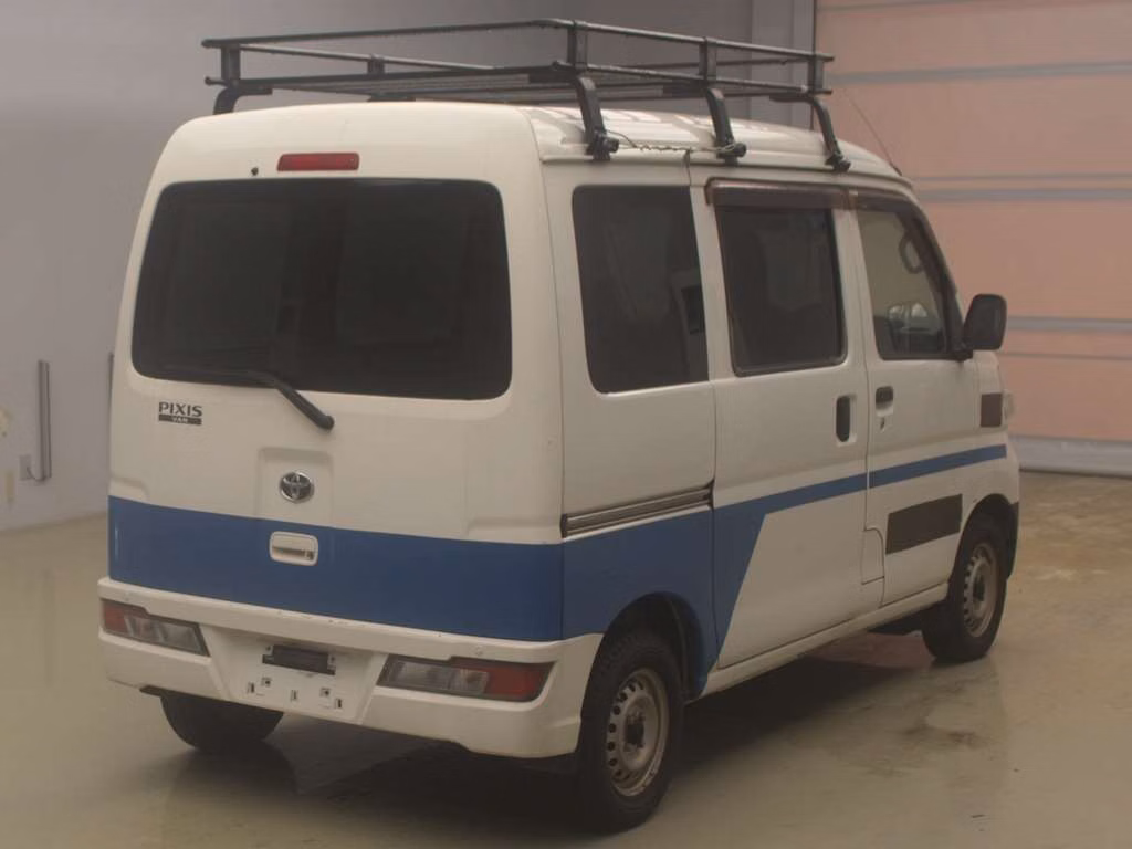 TOYOTA PIXIS VAN