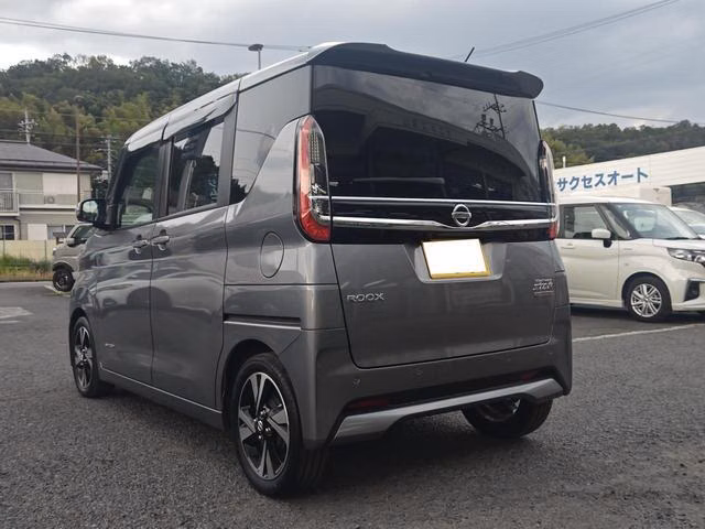NISSAN ROOX