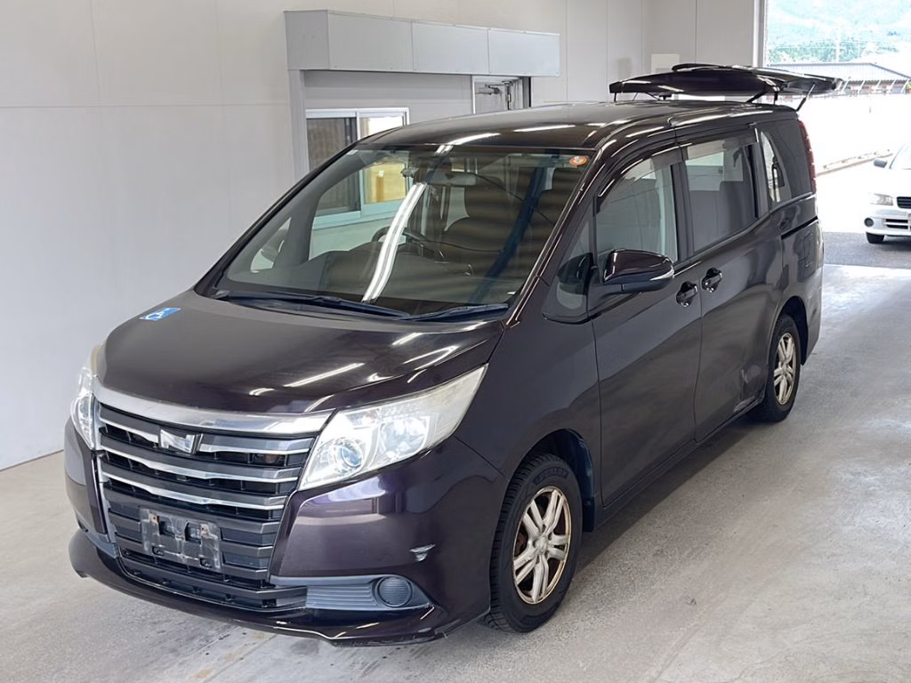 TOYOTA NOAH