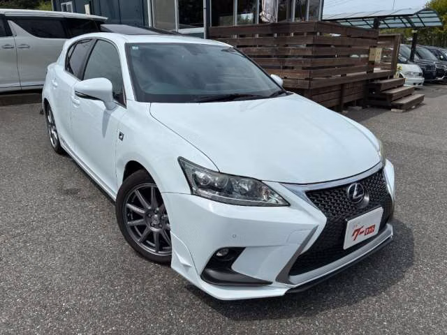 Lexus CT200h