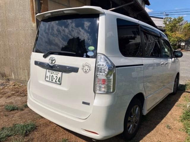 TOYOTA VOXY